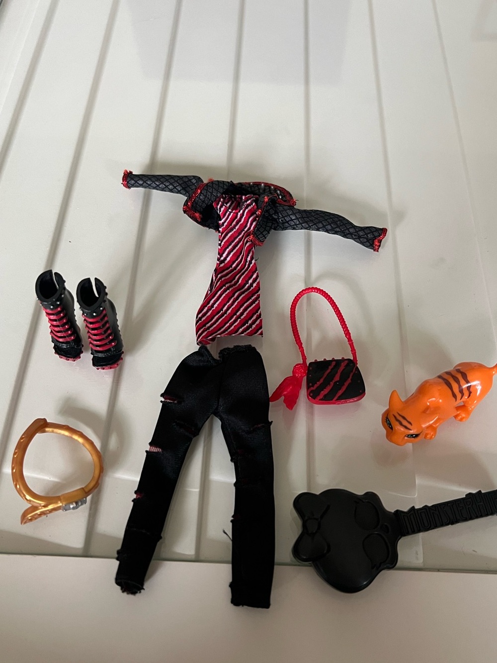Monster High Toralei Stripe Outfit and Accessories